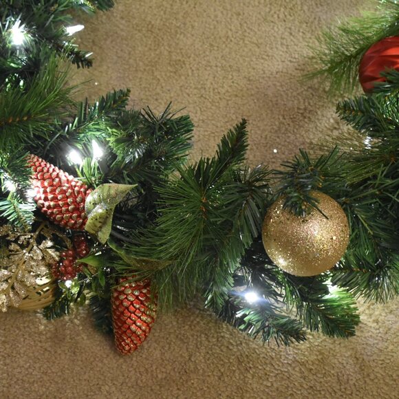 VINTAGE 8Ft Prelit Christmas Garland Pine Garland Spere Lights Berries Pinecone - Picture 9 of 15